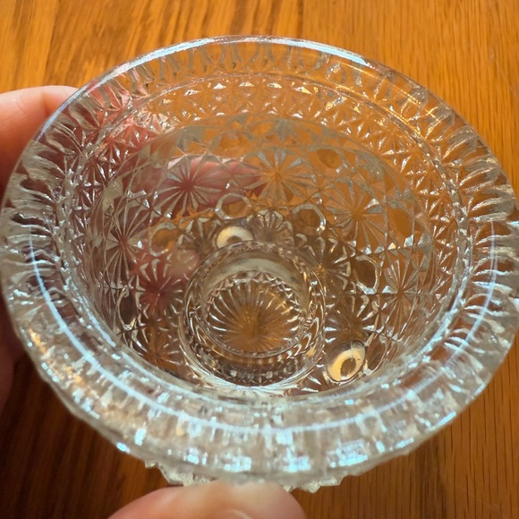 Vintage L.E. Smith Daisy & Button Clear Glass Cauldron Candle Holder - Picture 3 of 5